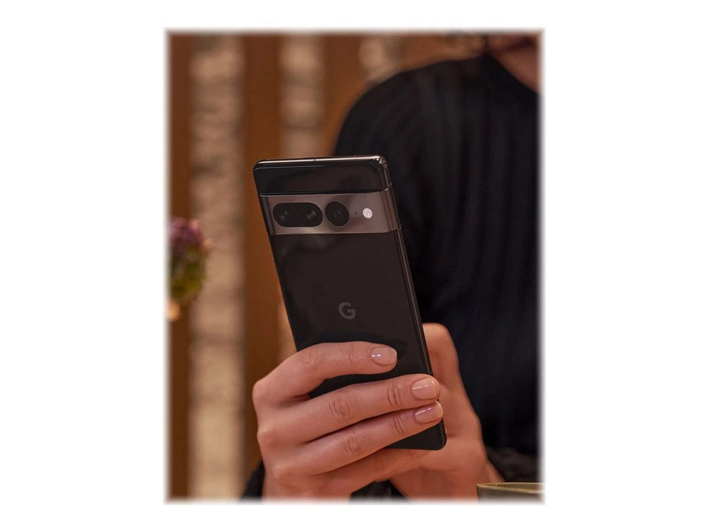 5G smartphone, 12GB RAM 128GB storage, 6.7" OLED 120Hz, triple rear camera V9121