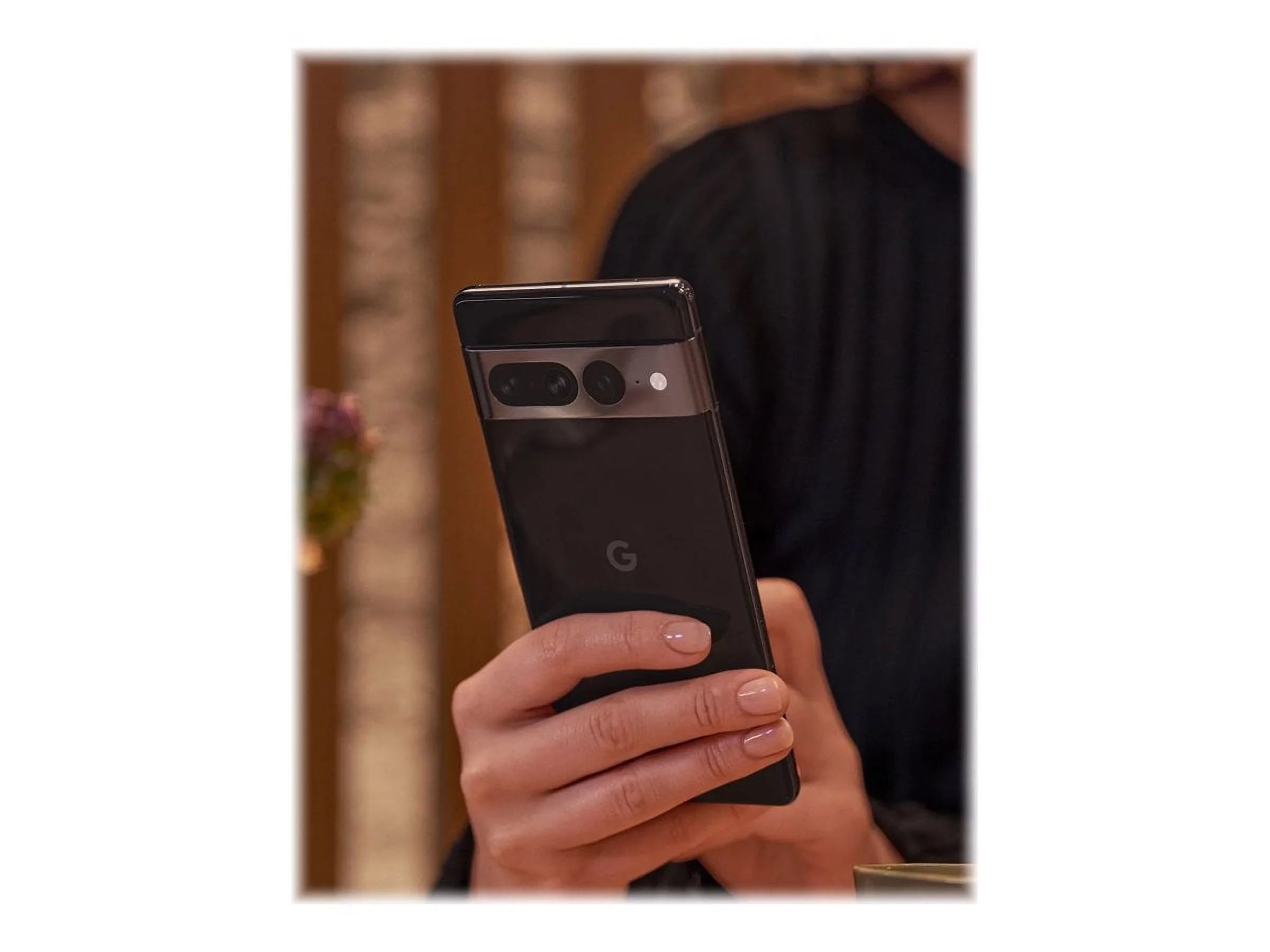 5G smartphone, 12GB RAM 128GB storage, 6.7" OLED 120Hz, triple rear camera V9121