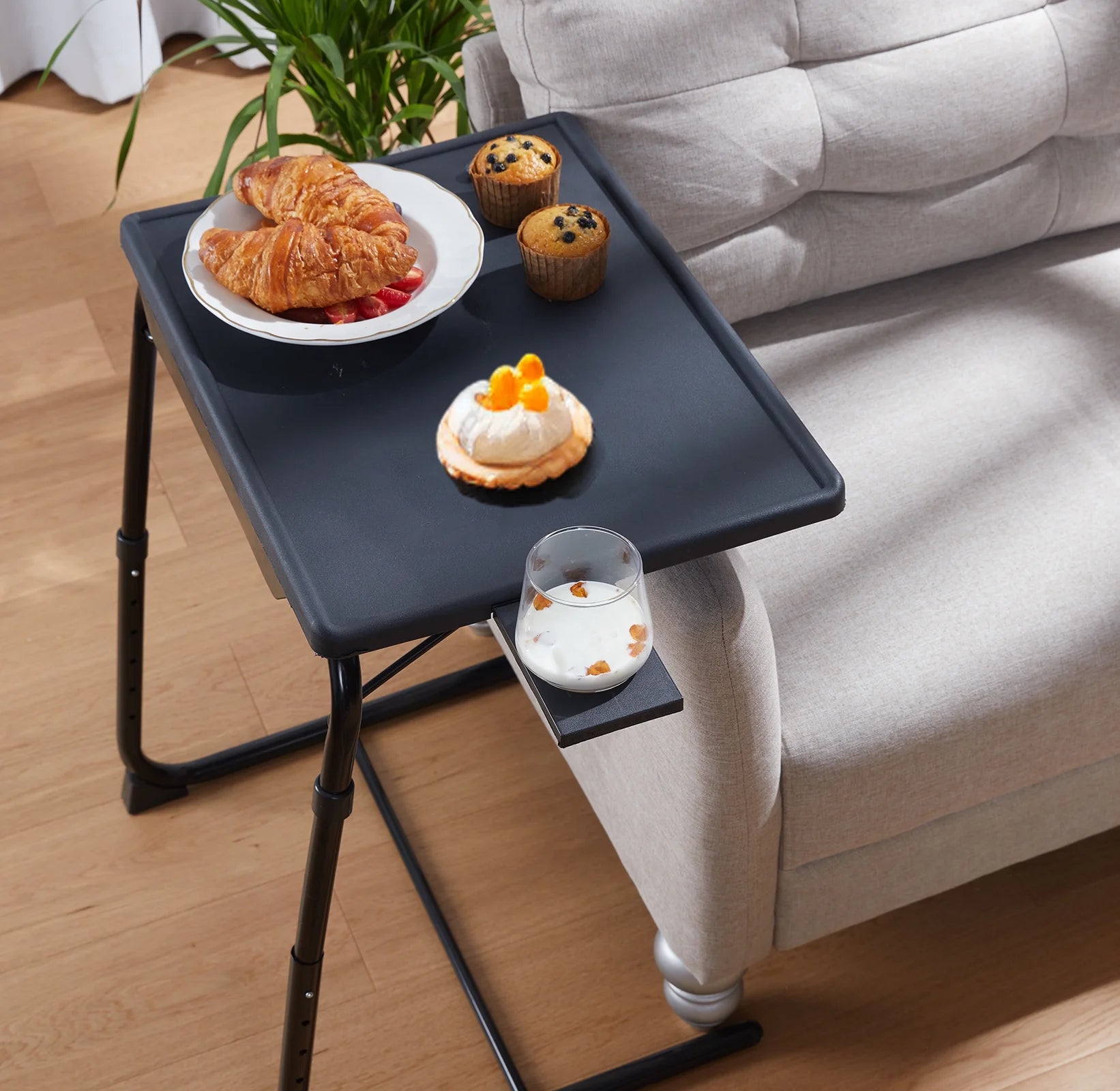 Folding Tray Table with Adjustable Height and Cup Holder O812410
